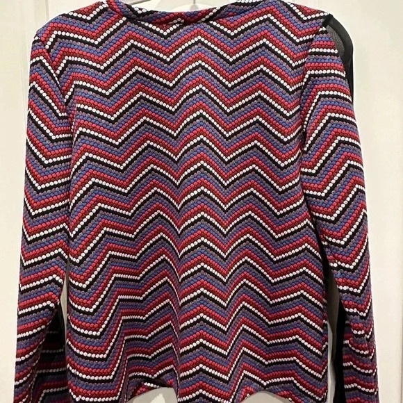BCBG Generation Abstract Top size Med EUC - Picture 2 of 6